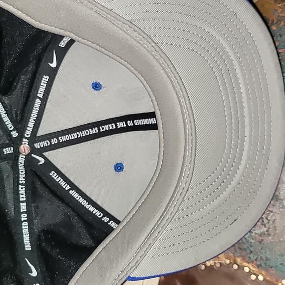 Nike. True. Dri-fit. University of Kentucky. UK. Men's size 8. Condition 9.5/10 - Picture 7 of 15